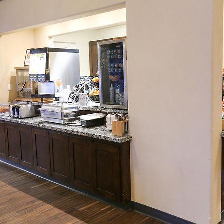 Days Inn By Wyndham Calgary Airport מראה חיצוני תמונה