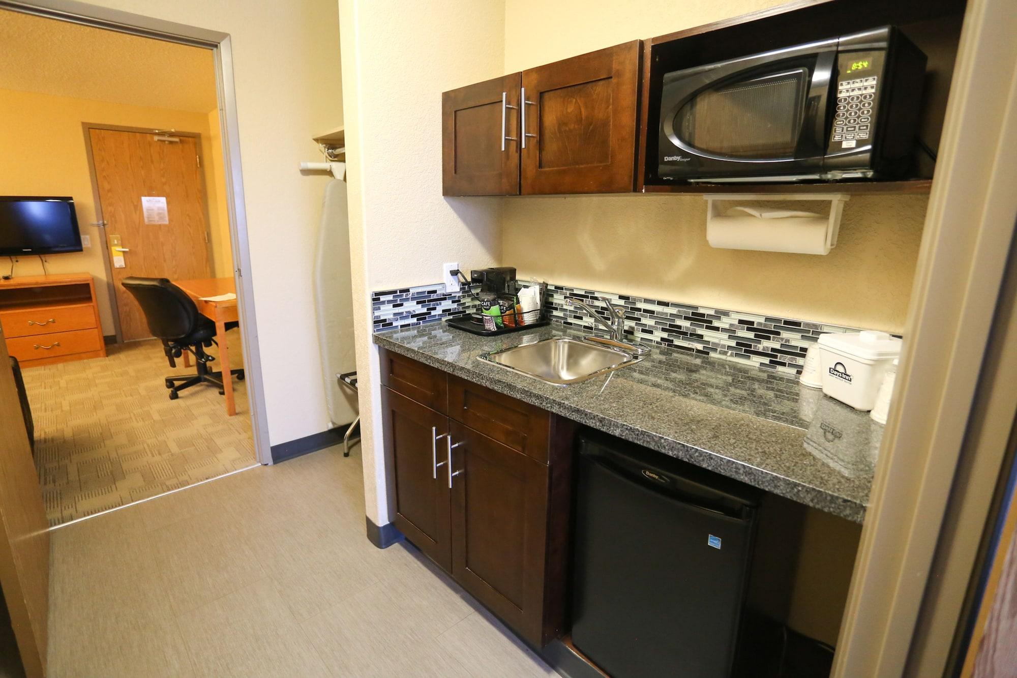 Days Inn By Wyndham Calgary Airport מראה חיצוני תמונה