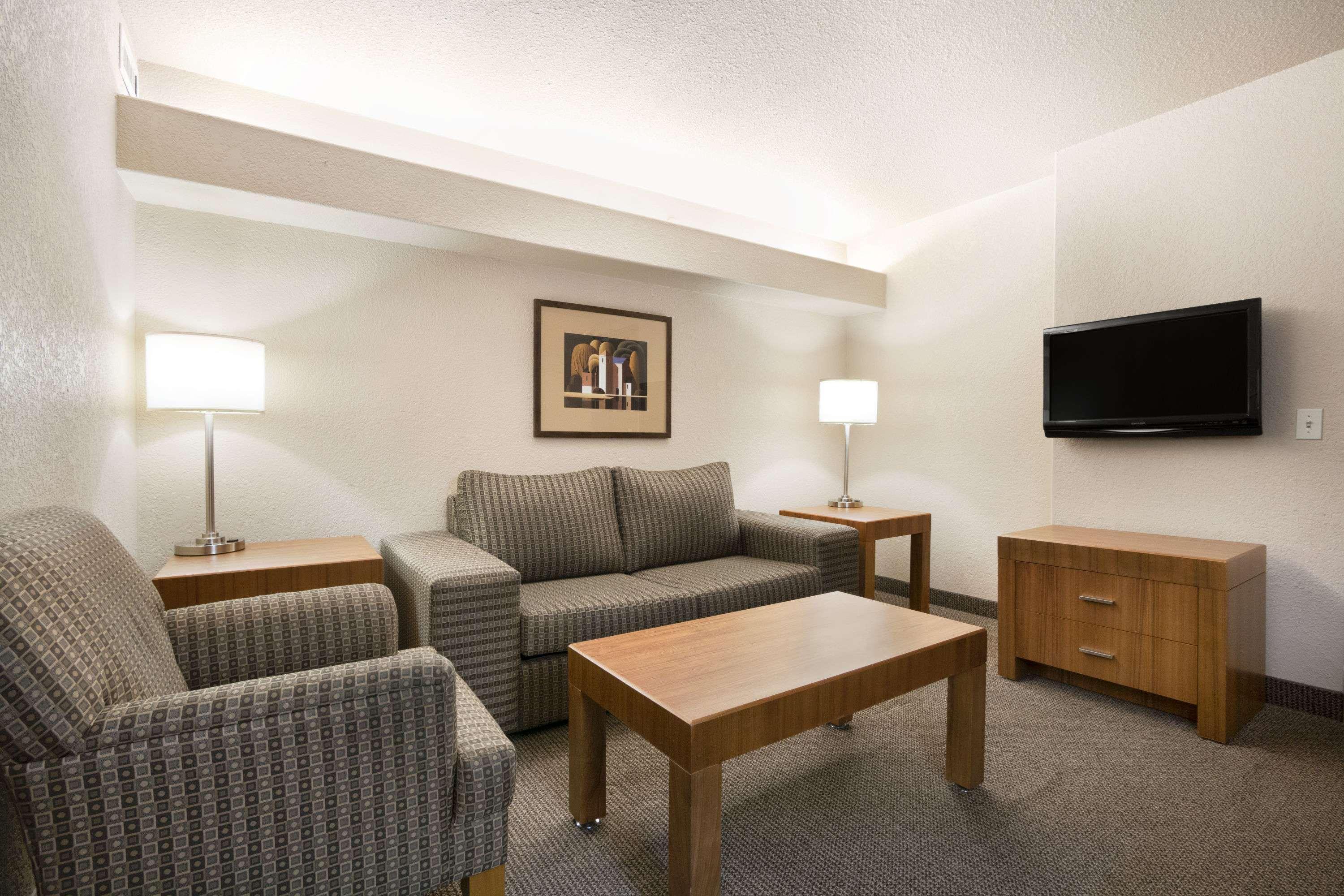 Days Inn By Wyndham Calgary Airport מראה חיצוני תמונה