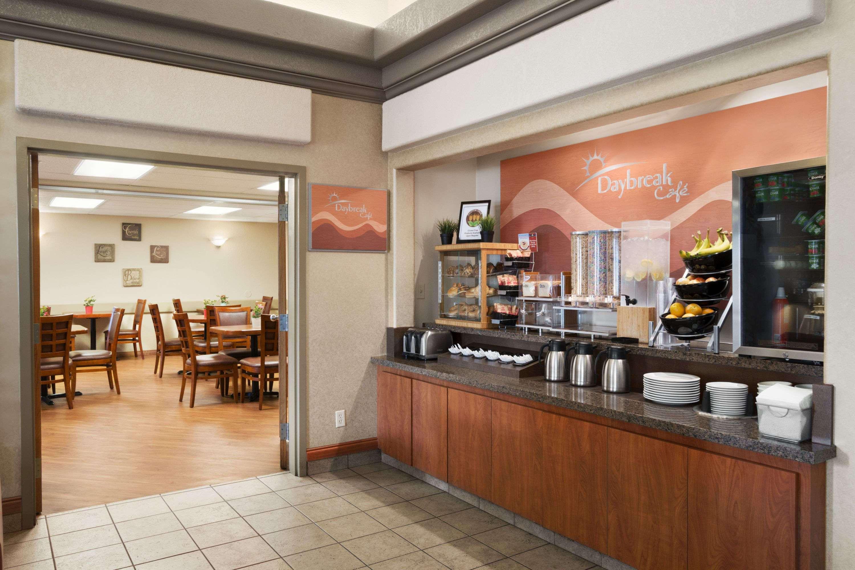 Days Inn By Wyndham Calgary Airport מראה חיצוני תמונה