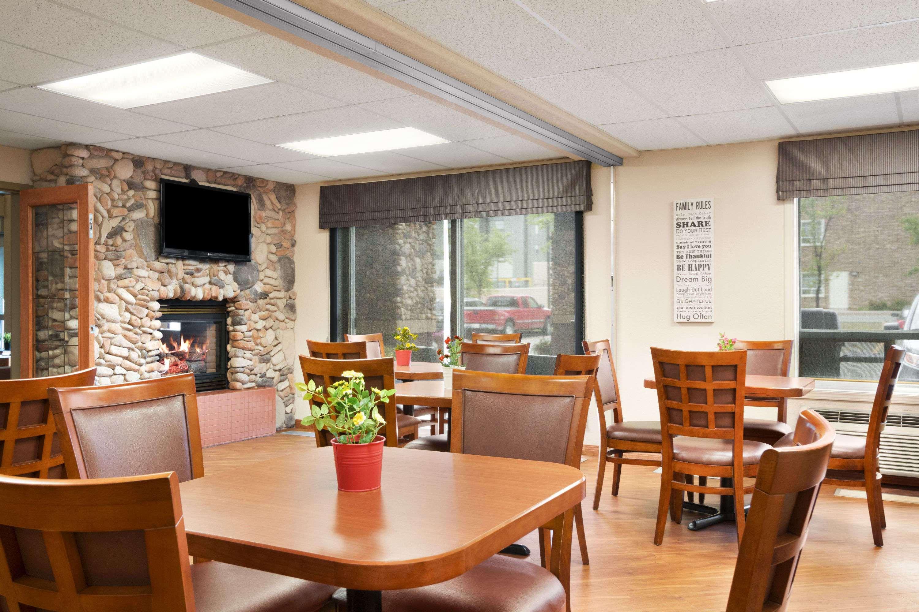 Days Inn By Wyndham Calgary Airport מראה חיצוני תמונה