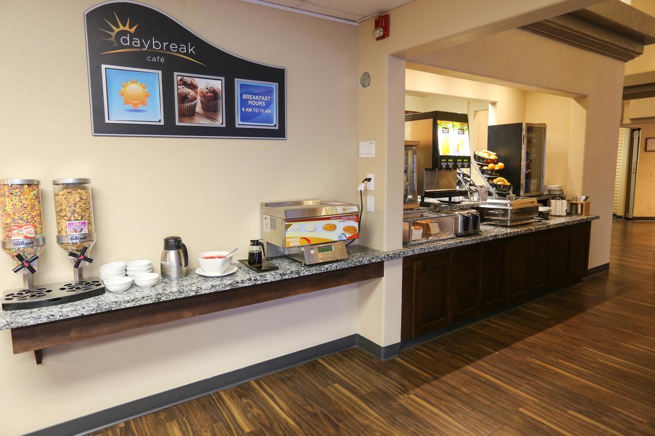 Days Inn By Wyndham Calgary Airport מראה חיצוני תמונה