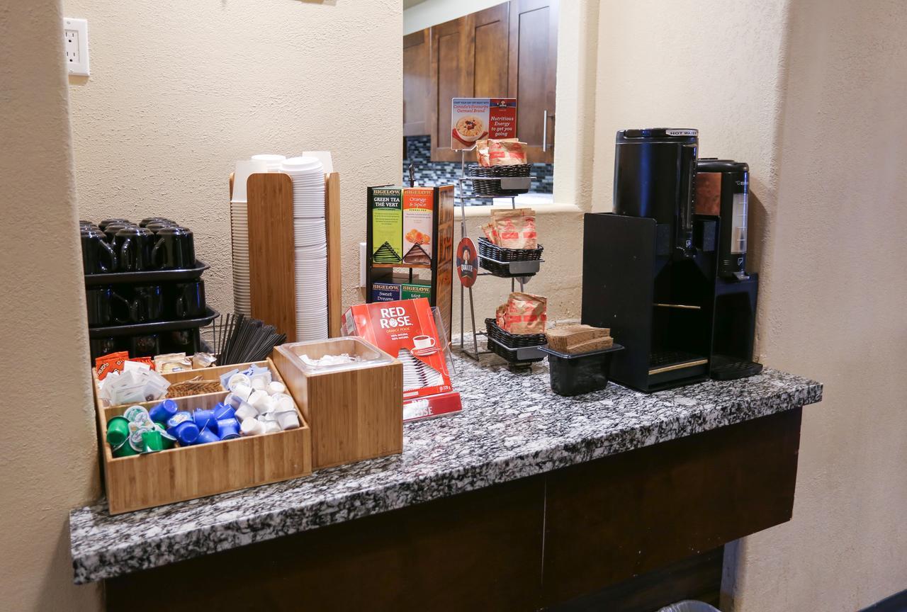 Days Inn By Wyndham Calgary Airport מראה חיצוני תמונה